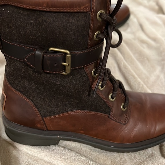 Authentic. Brown UGG W Kesey leather boots w/ zipper closure. - Picture 3 of 8